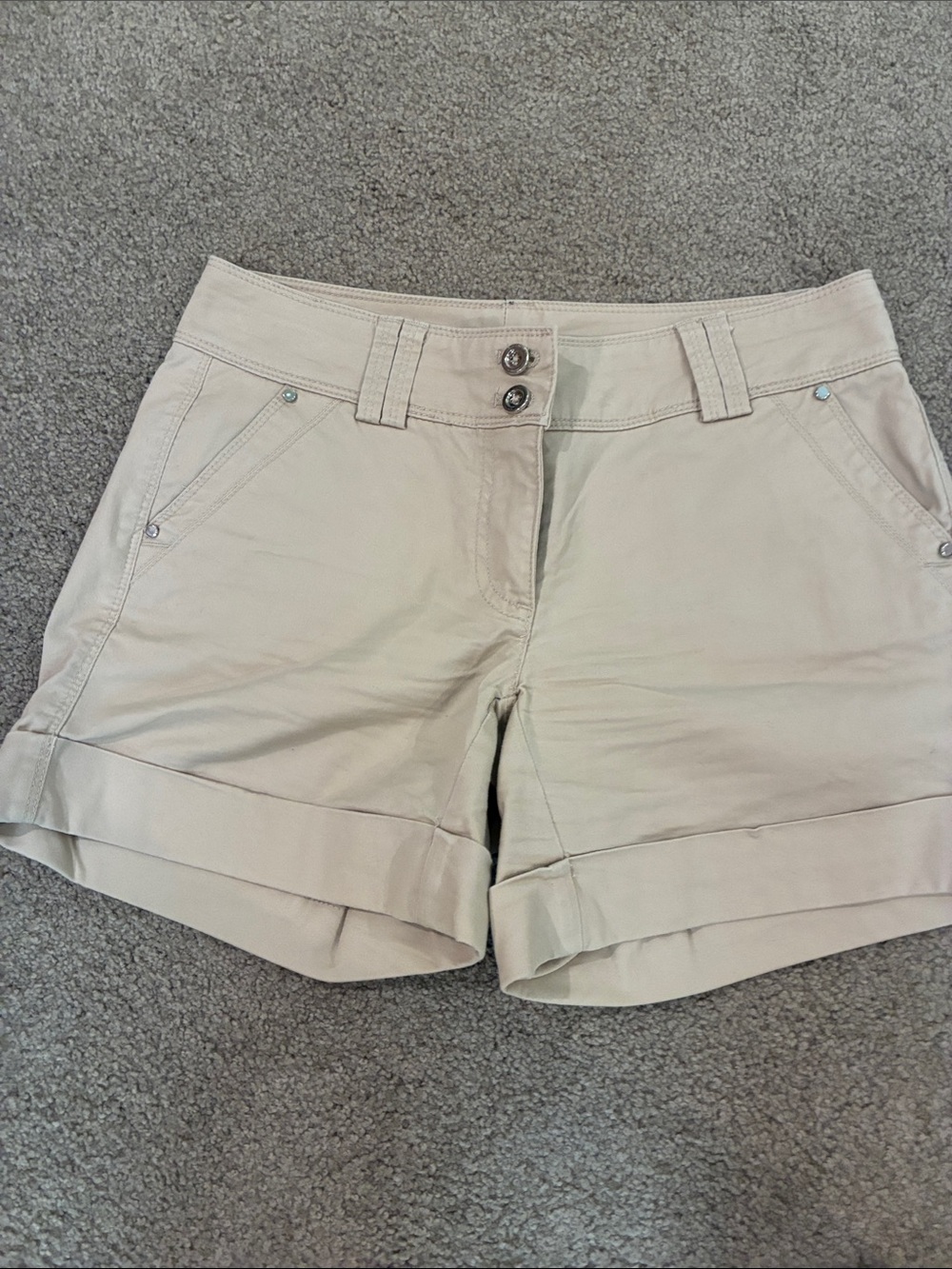 Women’s Casual Cuffed Shorts - Beige size 00